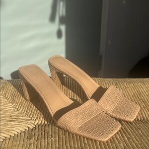 Song of Style Beige Woven Heeled Mules | Size 10 | Arrow Heel